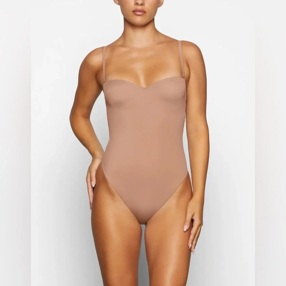 SKIMS Contour Lift Straight Neck Bodysuit